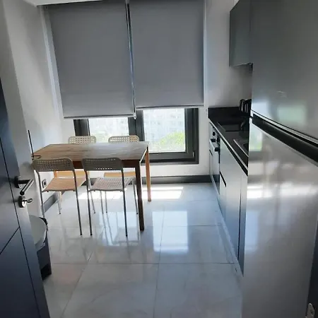 New Modern 2br 2ba דירה *